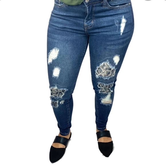 Womens Judy Blue Snake Python Patch Skinny Jeans 20W - Picture 1 of 7